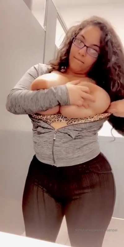 Boobs galore 😏