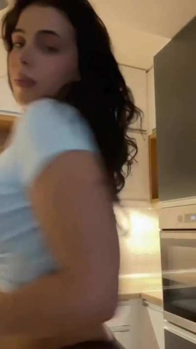 Teodoramartinoskaa make it clap