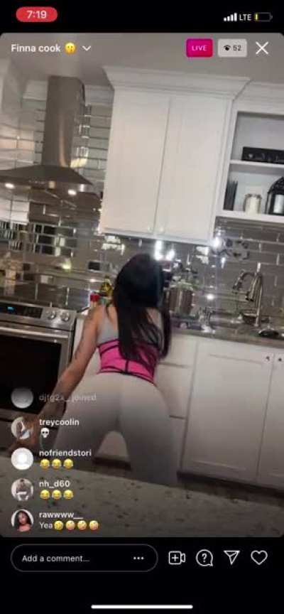 Live twerk🍑