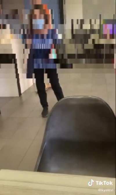 ראיתי את זה בטיקטוק, שאפו לילדה על איך שהיא ענתה לה.