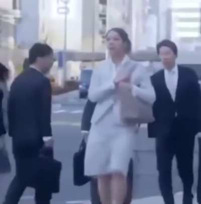 Someone help her from falling!