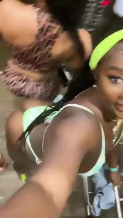 More Ass and friends Ass in Elevator More from her IG STORY 🍆💦