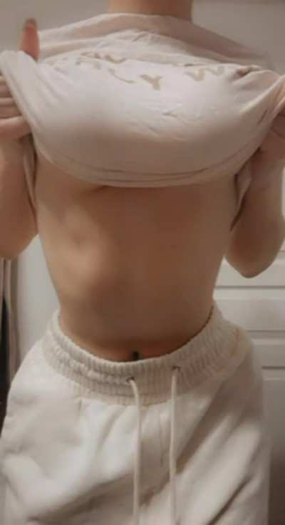 Do you like how these natural DDD’s sit on my tiny waist & 5’1 frame?