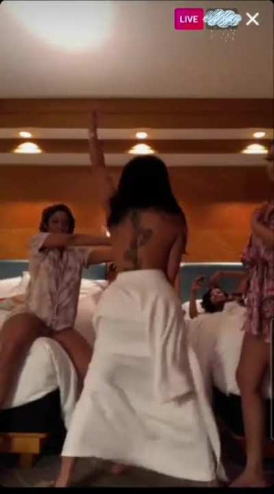 Milf party with a nipslip and pussy slip 🤟🤟