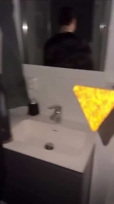 🚽