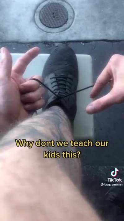 Tie shoes in 1 second