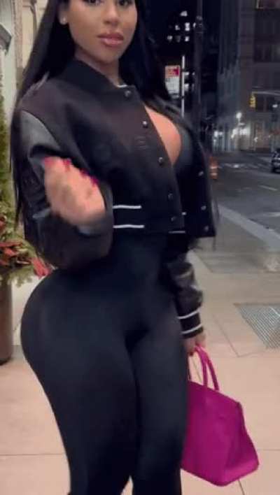 Ass So Fione, she would never need to worry about Toilet paper, Bidet' or finding a place to sit on 😜😜😜😜X<wbr>OXO❤️<wbr>❤️❤️❤<wbr>️