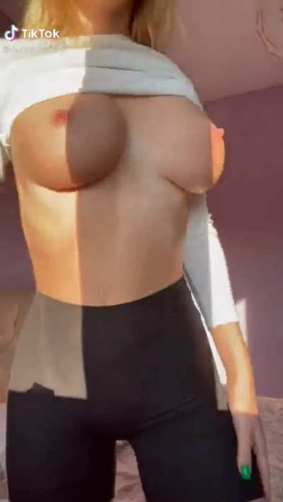 Do you like girls with bouncy tits?