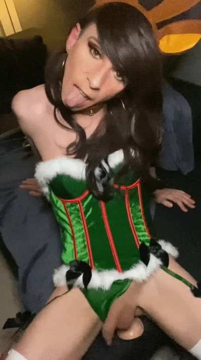 Jingle balls, jingle balls, dildo all the way 🧑🏻‍🎄