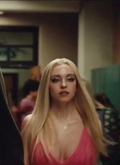 Sydney Sweeney’s tits are insane