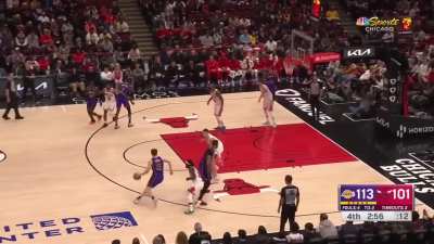 [Highlight] Patrick Beverley scores on LeBron and hits him with the 