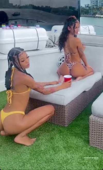 🍑🍑