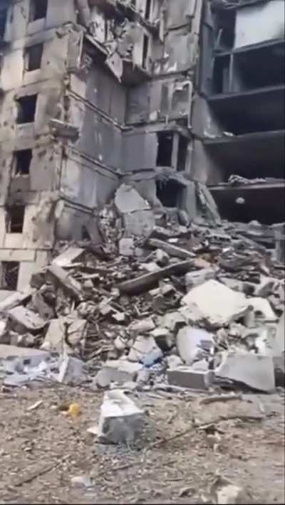 Torertsk in the Donetsk region is a next town Russians are aiming to occupy no matter what. But they know, before they're able to do it, they need to demolish it down to the ground 