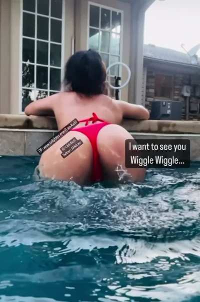 My money don’t jiggle jiggle, but my ass does. 🤣. (F)