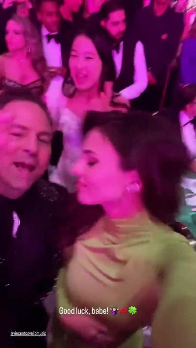 Victoria at Elton-John concert (3)