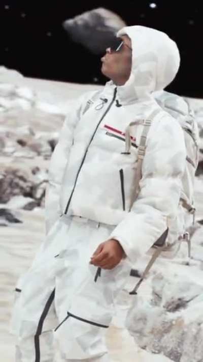 Uzi on the moon Live Wallpaper 🌔👨🏿‍🚀