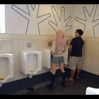 😊->😳
