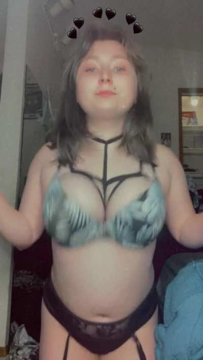Sometimes I really don’t know what to put here except titty drop 😂💖