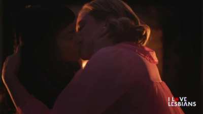 Camila Mendes & Lili Reinhart - 