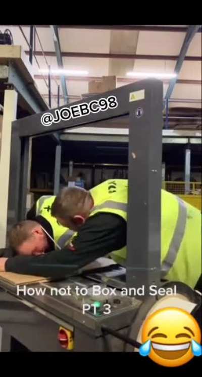 Adjusting boxes in the packaging machine
