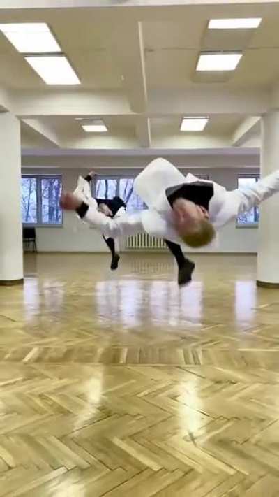 The way they are synched. By Tiktok user _skillaz