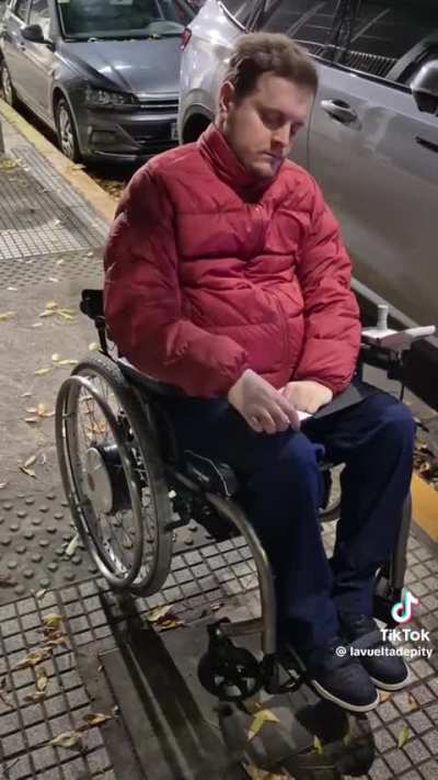 Todos los que manejamos autos tenemos que recordar siempre esto. Seamos buena gente.