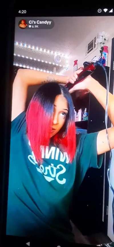 her black and red hair is so sexy and cute January 2026.🥰🥰🥰🥧🥧🥧🥥🥥🥥