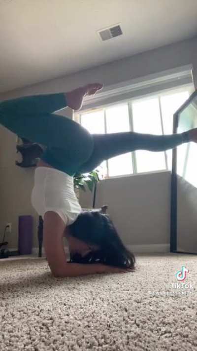 On a handstand 🍑