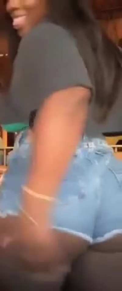 Domo Need To Show Off That Big Ol Ass More🍑<wbr>🍑🍑