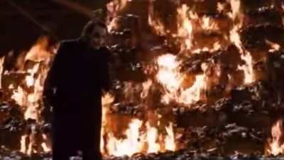 Subtle HOGE message in The Dark Knight. Watch until the end 😳