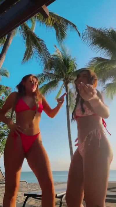 Hot bikini vid