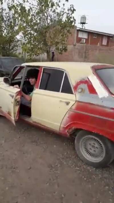 some days ago me and my friend rebuilt a valiant 4 and here is the first start for you to enjoy