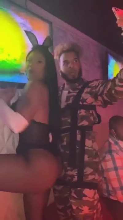 BUNNY 👯‍♀️🍑<wbr>💦