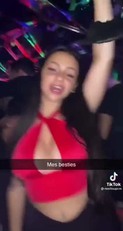 Busty cutie 🤤