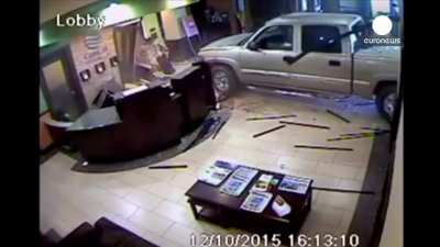 Hotel guest angry about the bill drives through the front entrance