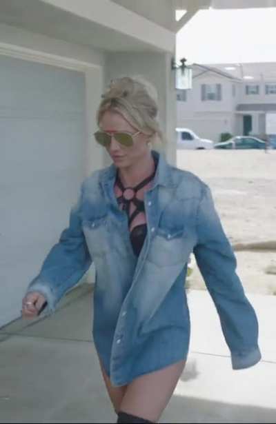 Britney Spears- Make Me