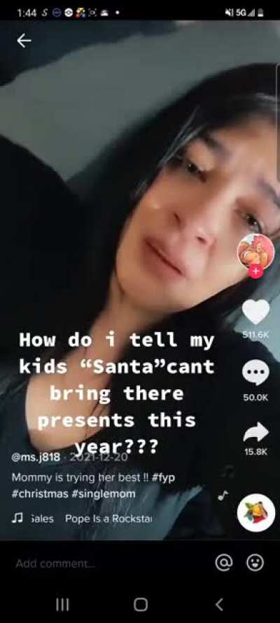 Those nails cost at least 80$ but she couldn't afford gifts, and had her PayPal in her bio