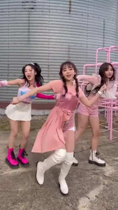[220104] Yeseo, Mashiro & Hikaru TikTok update: WA DA DA Challenge😎 #ShowMeYourWADADA