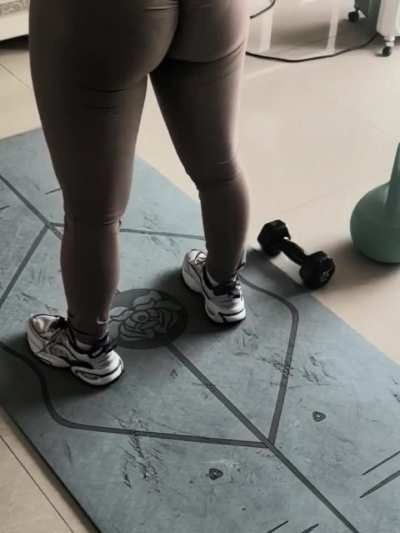 Some of you wanted to see my butt in action so here it is 😅 (fitn<wbr>essei<wbr>leen)