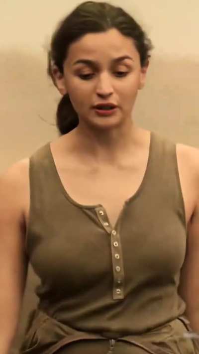 Alia bhatt bouncing boobs 🤤