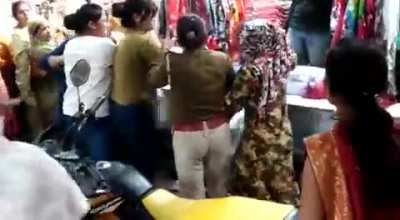 Indian Group fight as one Teen called a women, Auntie
