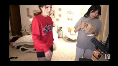 jiggle thigh Leslie