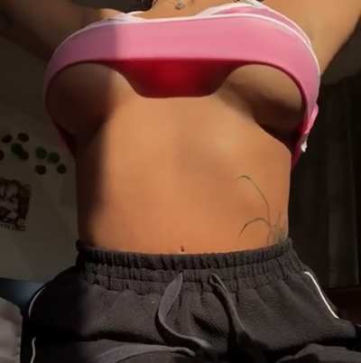 i love the sunlight on my tits… (drop)