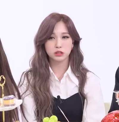 201107 - Mina pouting
