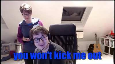 His mum walked in on him... when he was on discord.