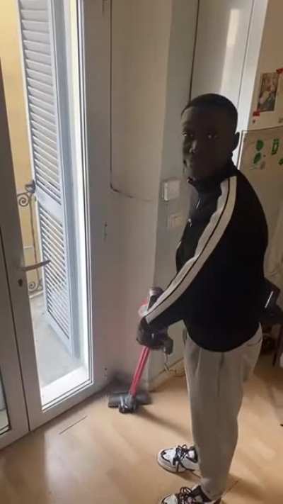 Life hack vacuum cleaner.