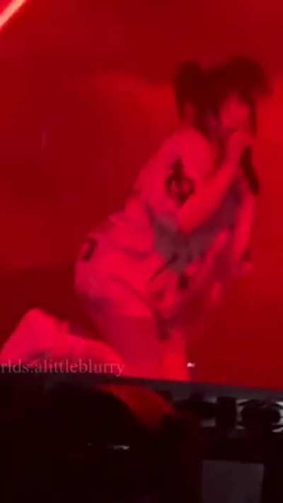 👀