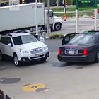 Determined Woman Prevents Her Car From Being Stolen In Broad Daylight