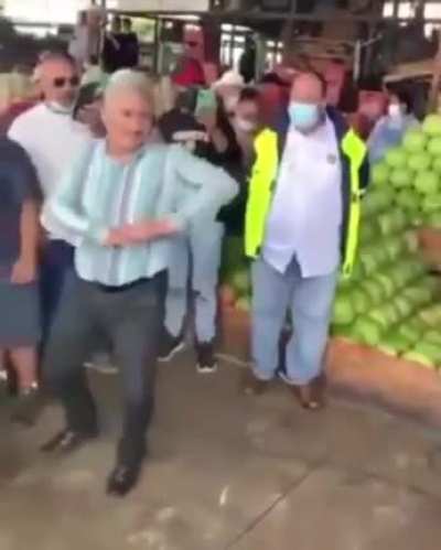 T.C. Ekonomi Bakanlığı koltuğu boşalır...Binali Yıldırım:Merhabalar AQ!