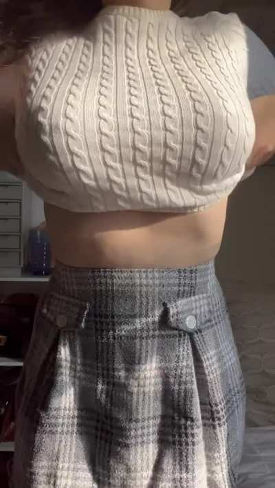 My cozy sweater hides my massive boobs quite well 🤭😏